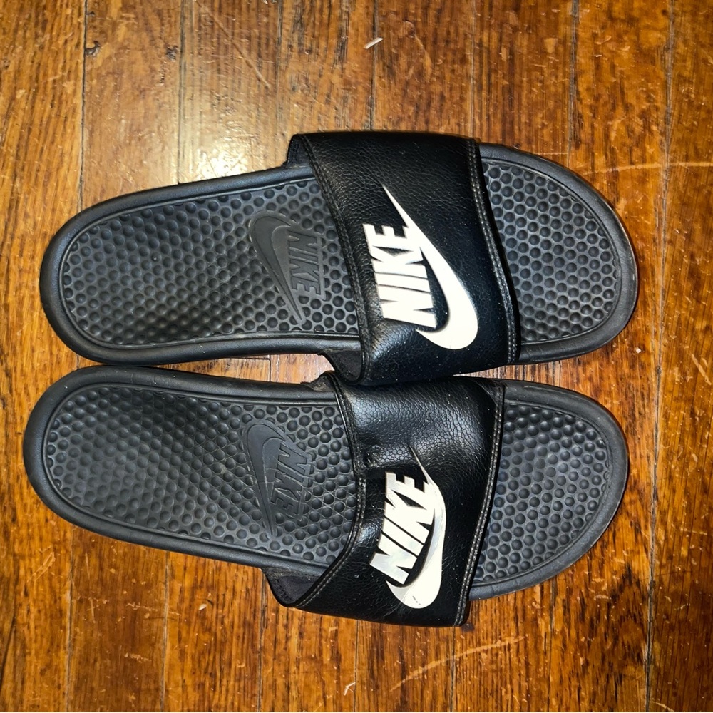 SANDALS $10 - Picture 2 of 5